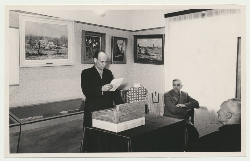 foto Viljandi muuseum, kodu-uurimisring, esineb Kerm 1959 foto L.vellema