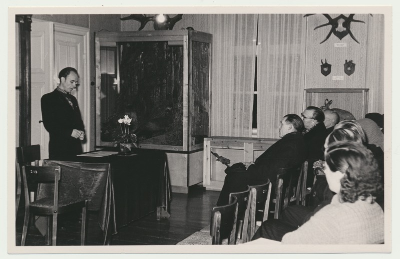 foto Viljandi muuseum, kodu-uurimisring, esineb Rein Joost 1958 foto L.Vellema