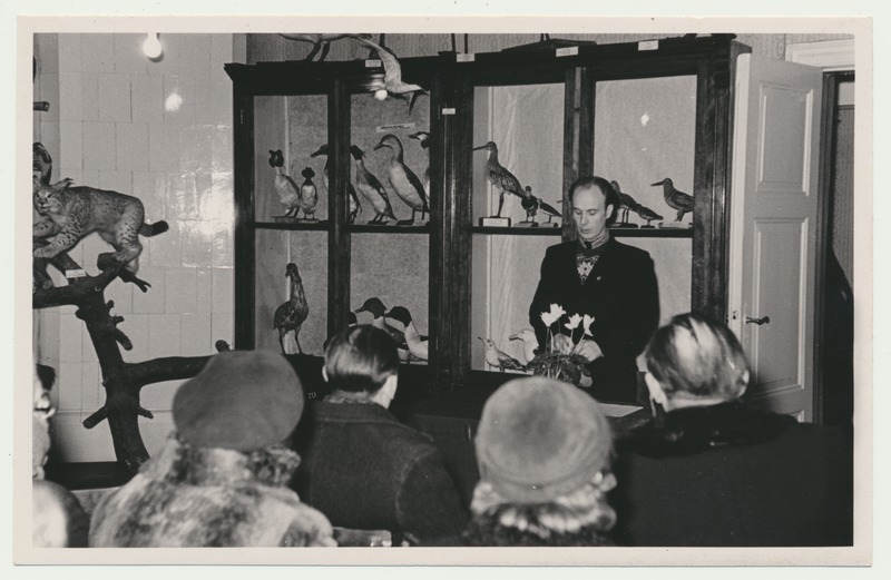 foto Viljandi muuseum, kodu-uurimisring, koosolek, esineb R.Joost 1958 foto L.Vellema