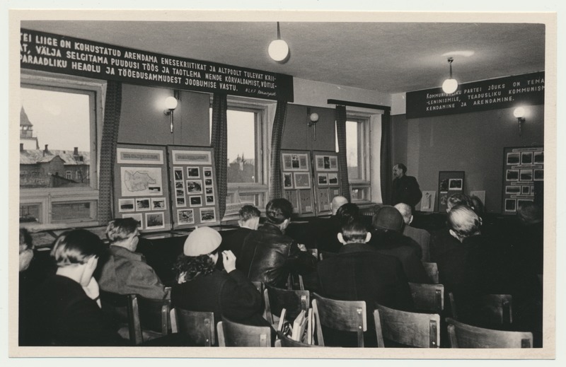 foto Viljandi muuseum, kodu-uurimisring, koosolek, esineb Villem Voore 1959 foto L.Vellema