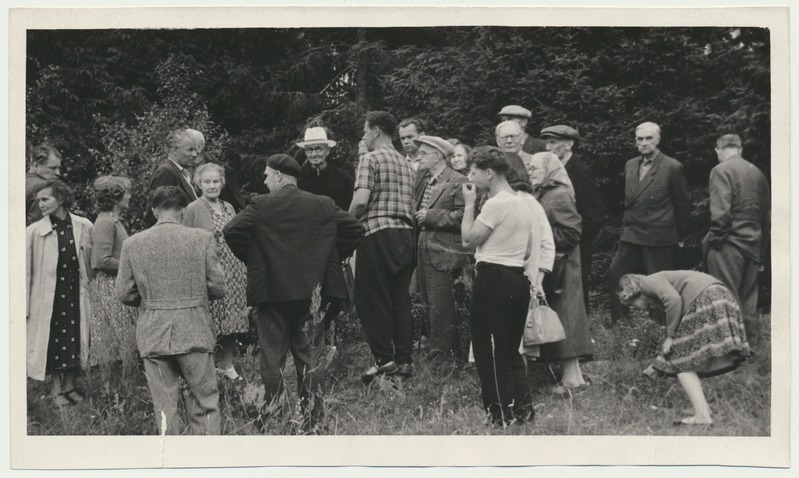 foto Viljandi muuseum, kodu-uurimisring, Risti kabeli väljakaevamised, kõneleb Jüri Selirand 1962 foto A.Kiisla