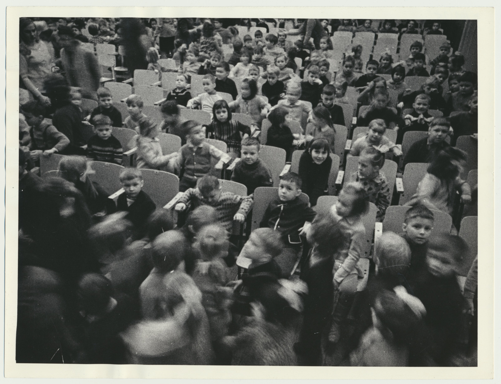 foto Viljandi Isetegevuslik Nukuteater, etendus'e Talvise metsa muinasjutt tegelane - rebane, 1972 foto E.Veliste