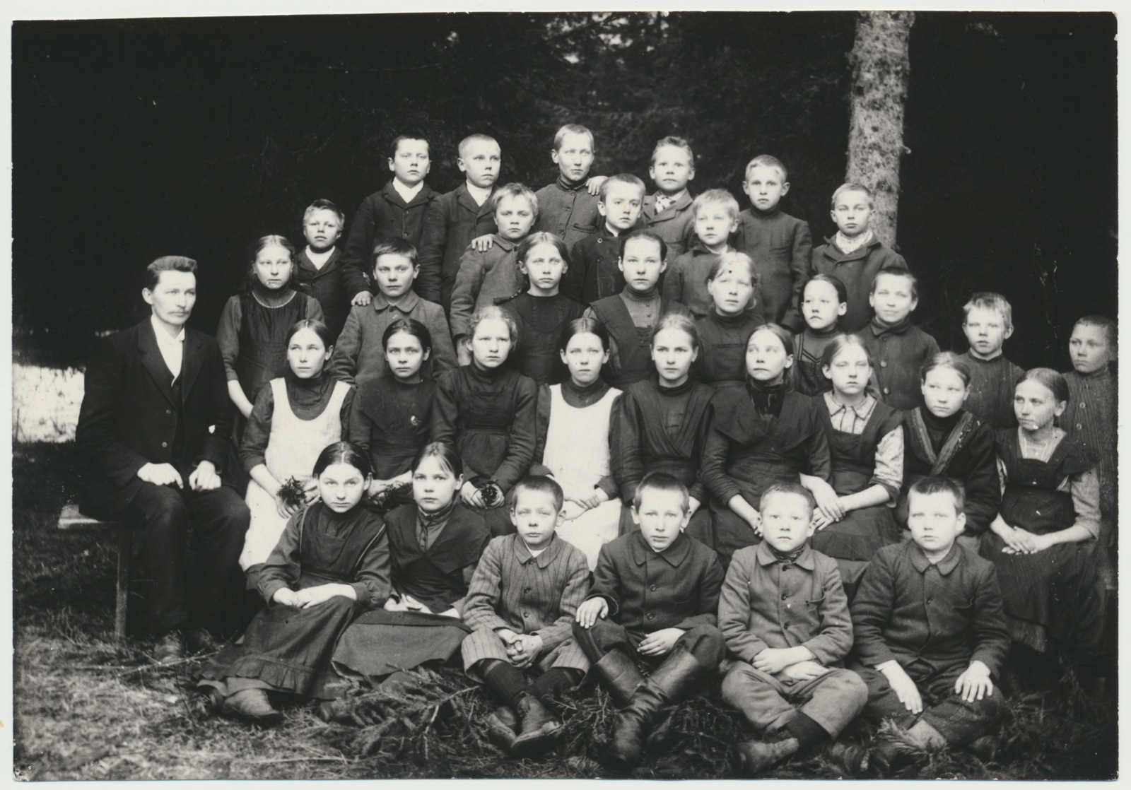foto Viljandi khk Vana-Võidu v Arumetsa algkool, grupp sh koolijuht J.Piir, u 1911 foto J.Piir