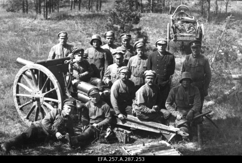 War of Liberty. Kuperjanov Partisanide Battalion light battery (2.Suur artillery path 7th battery) team at 57 mm arsenal in Jägeli (Jugla) lake area.