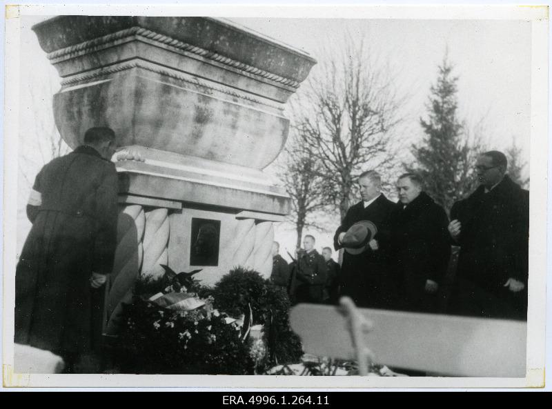 The Finnish volunteers in 1933, Julius Kuperjanov, grave.