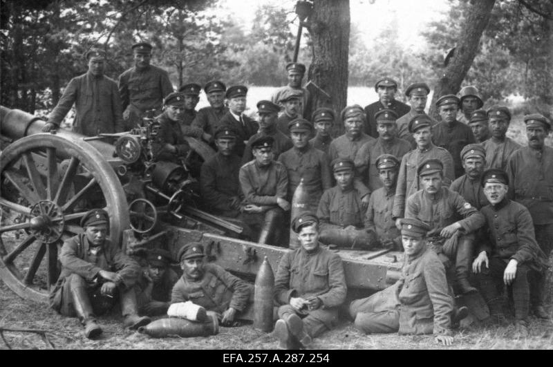 War of Liberty. Kuperjanov Partisanide Battalion artillery batteries (2.Suur artillery Polgu 7. batteries) team at Schneider 122 mm haubitsa in Jägeli (Jugla) lake area.