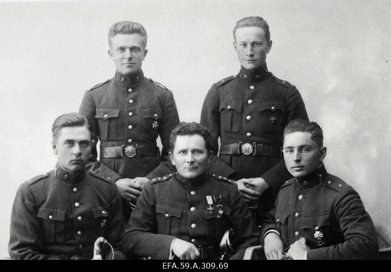 Members of Kuperjanov's single football battalion. In front of the midst of Captain R. Kuslap.