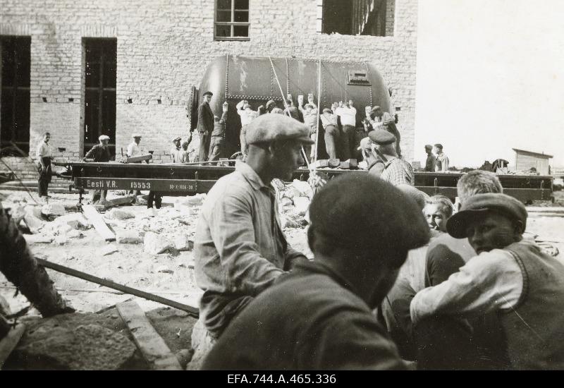 Construction of Kehra Sulfate Cellulose Factory - unloading of steamless skla.