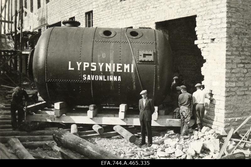 Construction of Kehra Sulfate Cellulose Factory - installation of aurutuskatla (Lypsyniemi, Savonlinna).