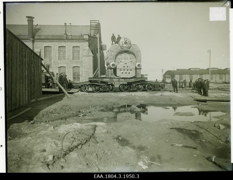 Ship boiler transport by rail on the territory of the shipbuilding plant