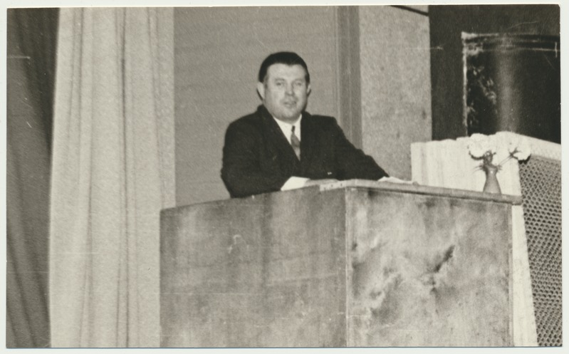 foto Kolga-Jaani päevad, kõneleb Leie kolhoosi esimees Ants Pullisaar, 1972