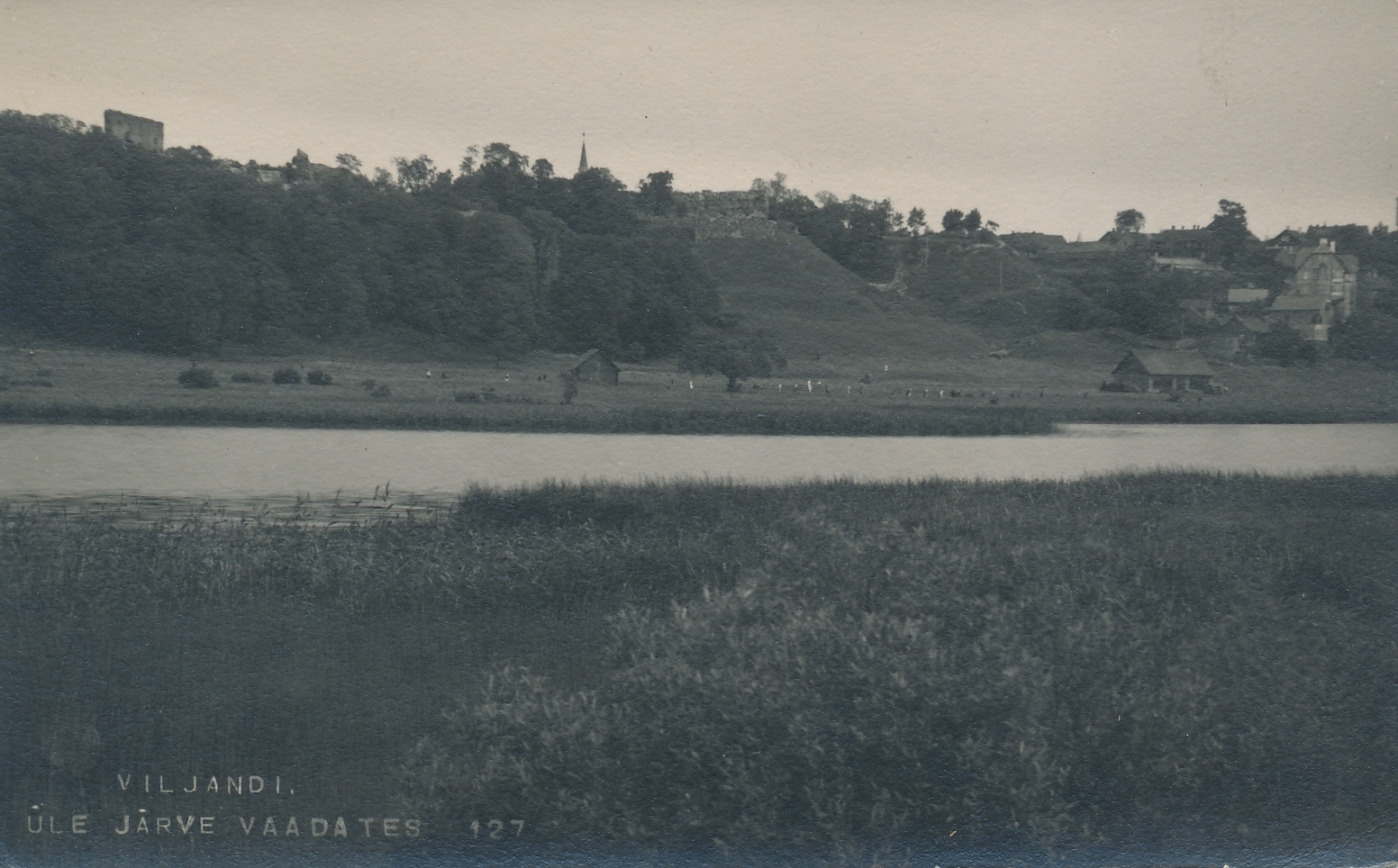 foto Vaade lossimägedele järve vastaskaldalt