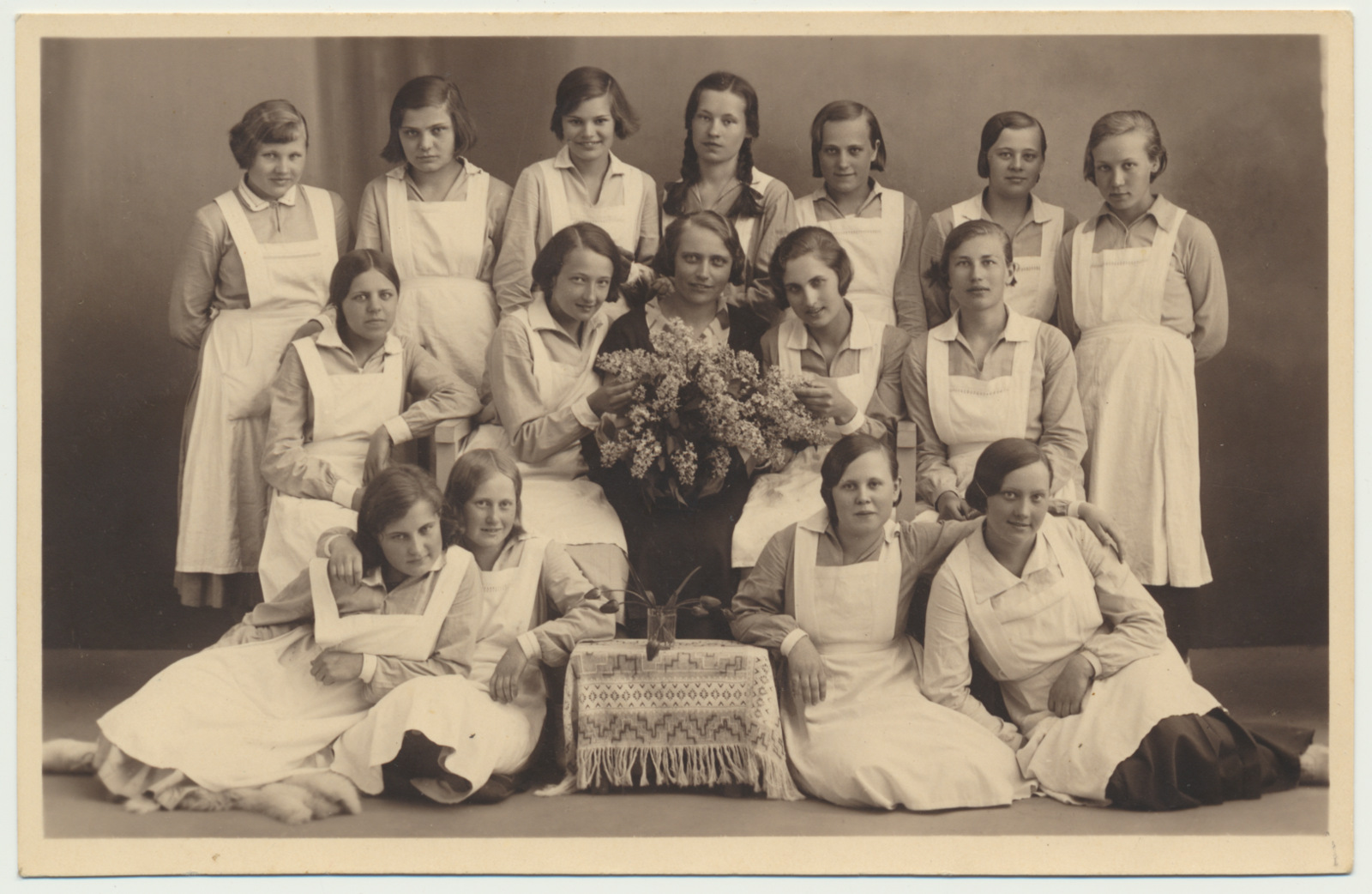 foto, Viljandi Linna Naiskutsekooli I klass, 1934