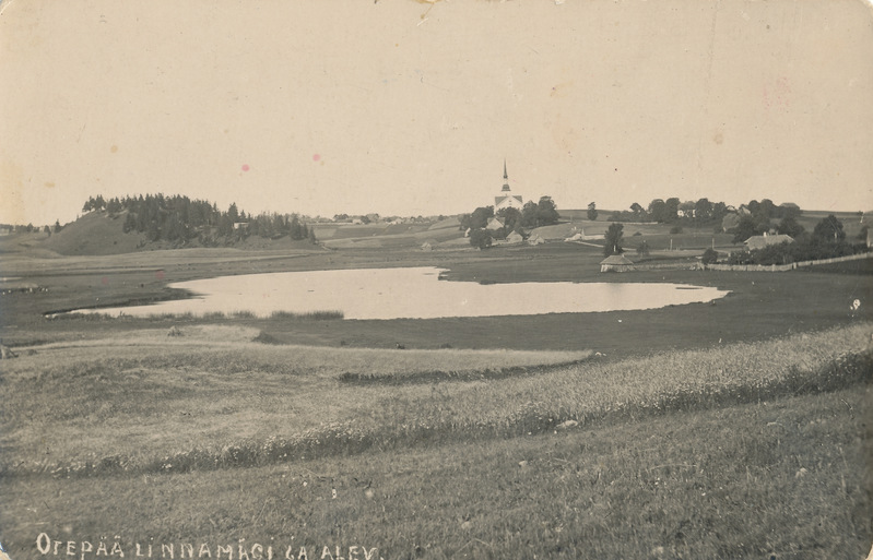 Fotopostkaart: vaade Otepää linnamäele ja alevile koos kirikuga