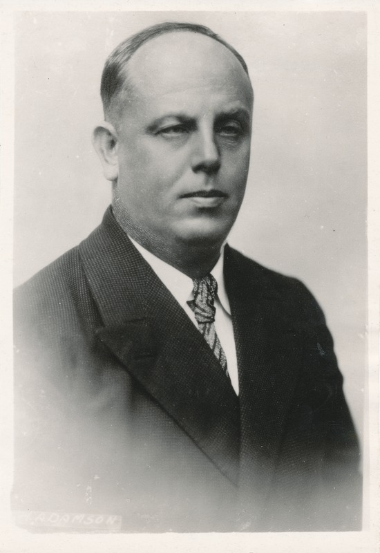 Rinnaportree: Adamson, Hendrik- luuletaja.