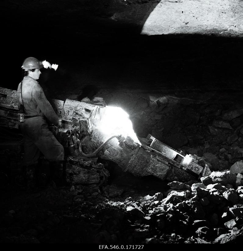 Mining of burning stone in the Estonian Mine.