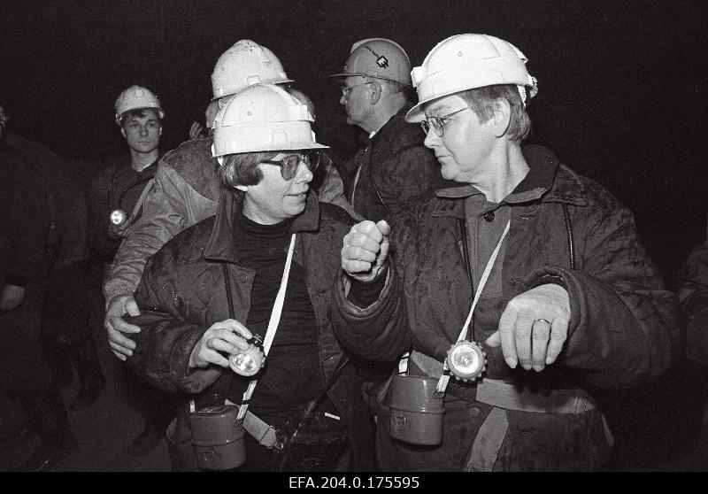 Minister of Social Affairs Marju Lauristin (left) and Minister of Internal Affairs Lagle Parek Estonia in the mine.
