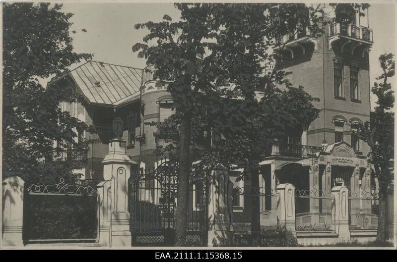 The building (former Ammende villa) acquired by the city as a cucumbersaw