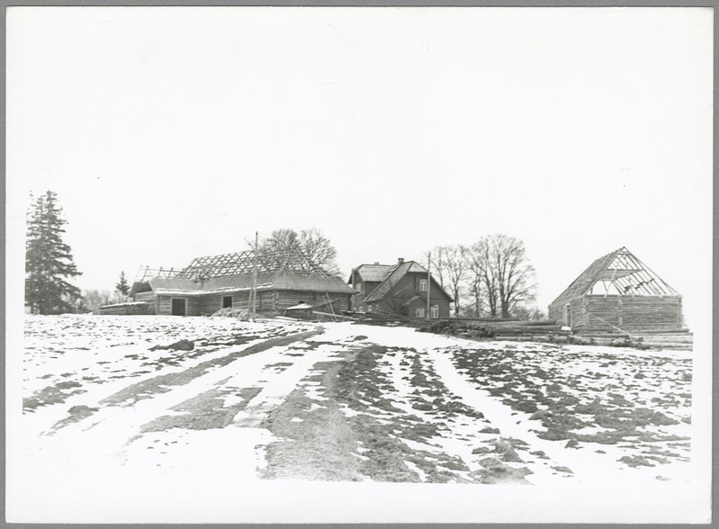Vaated Tammsaare Väljamäe hoonetele. Rekonstrueerimistööd. Vaade muuseumihoonetele läänest.
