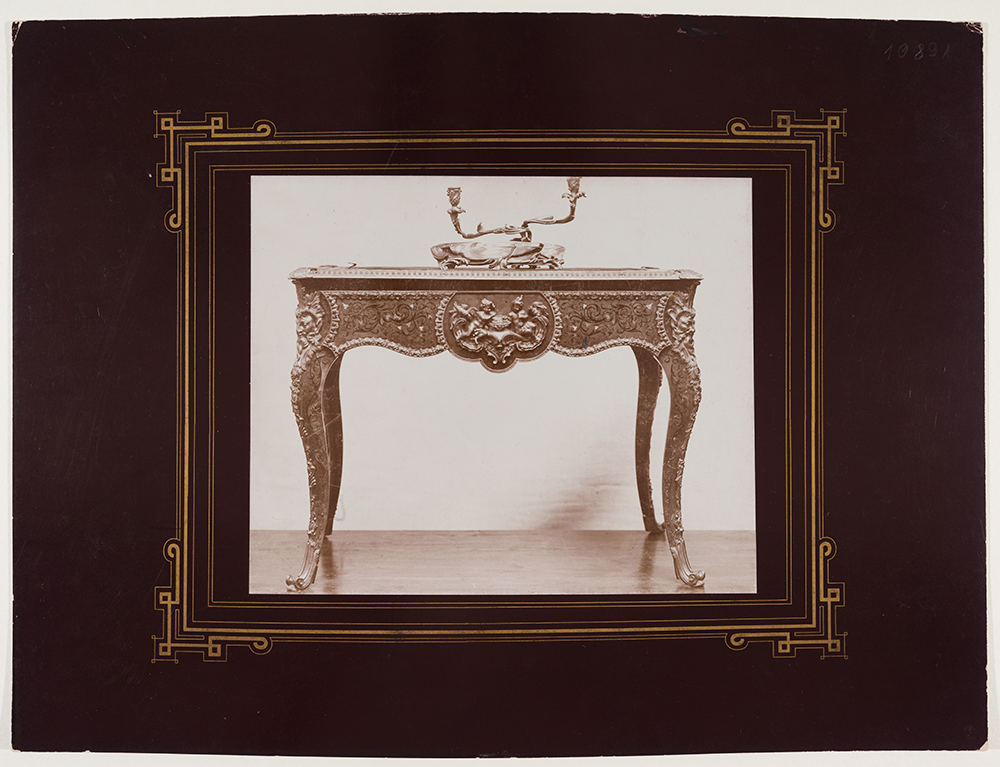 Rokokoostiilis laud Raadi mõisas