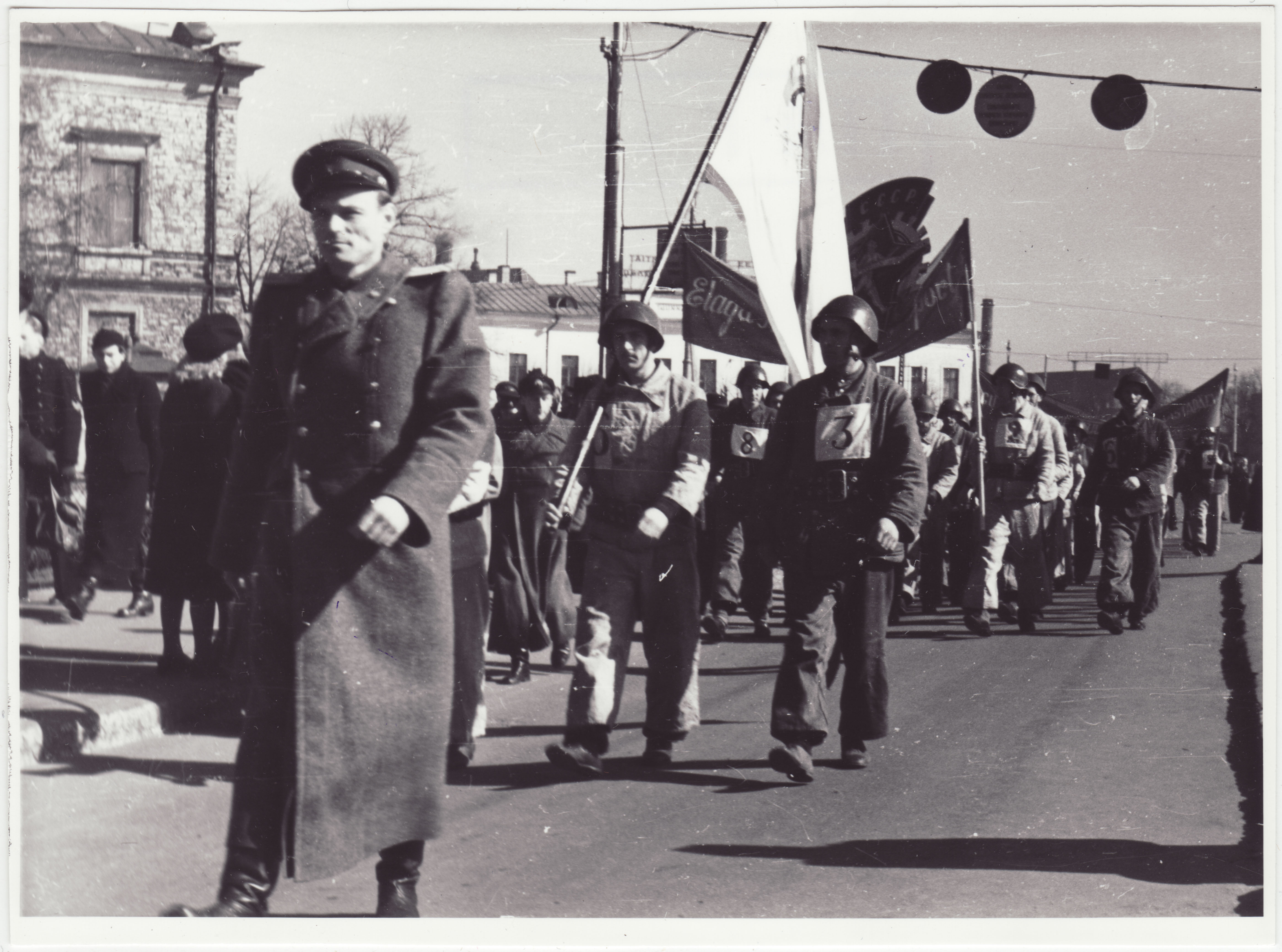 Tallinna tuletõrje 32. aastapäeva paraad: esiplaanil Miller, 1950.a.