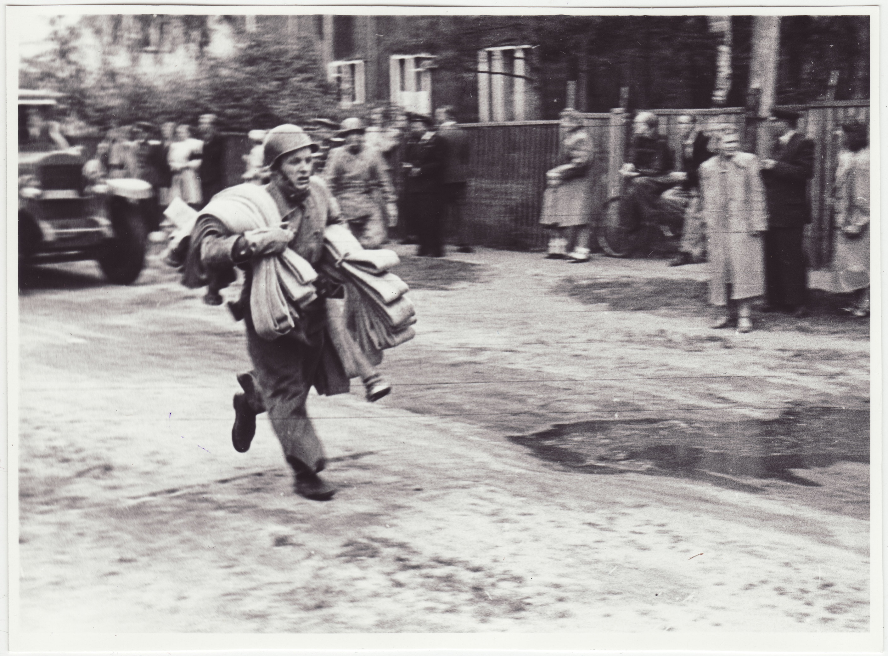 Komandodevahelised tuletõrjevõistlused Tallinnas: voolikute kandmine, 1950.a.