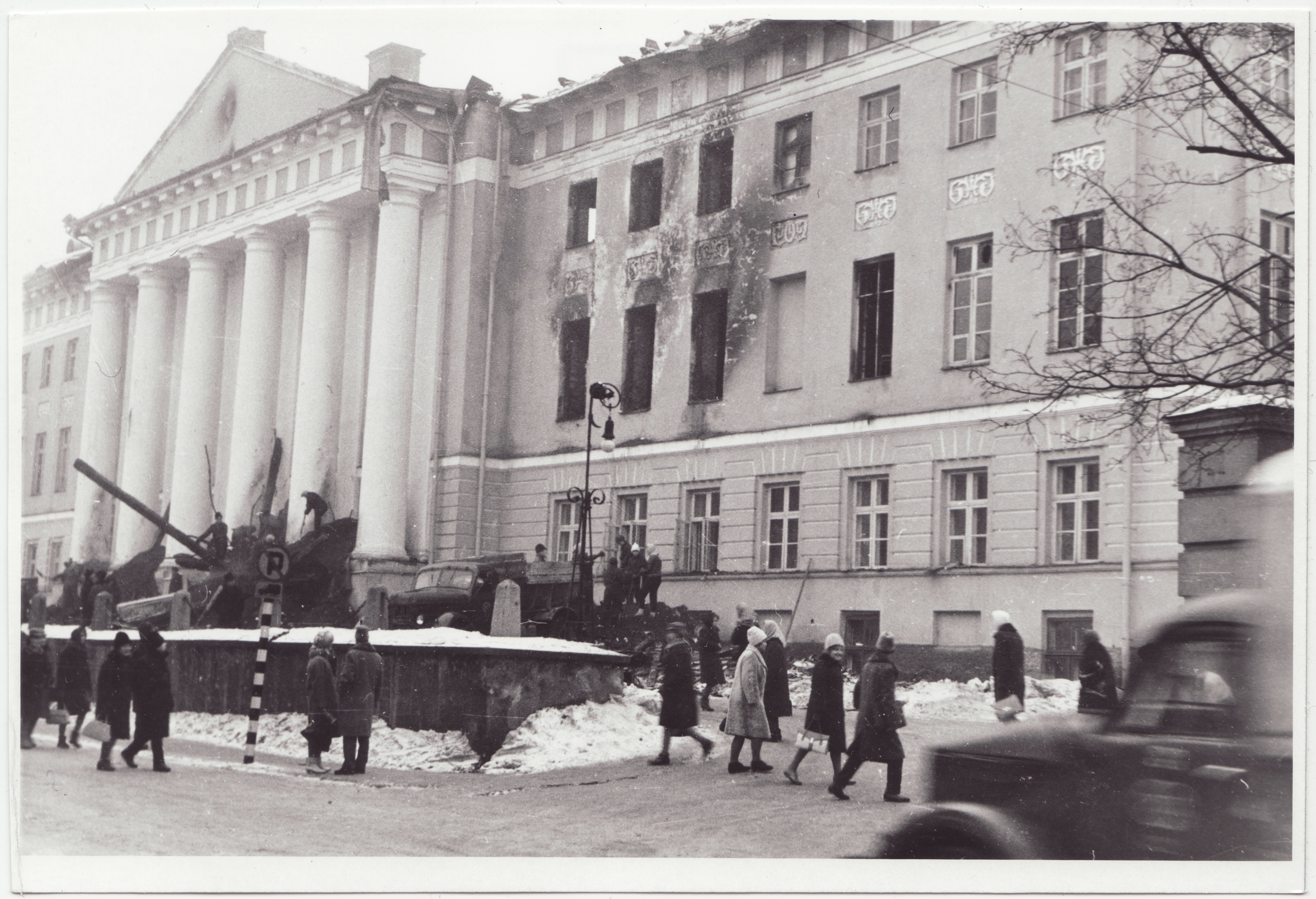 Tartu Ülikooli peahoone pärast tulekahju: vaade paremalt, 1965.a.
