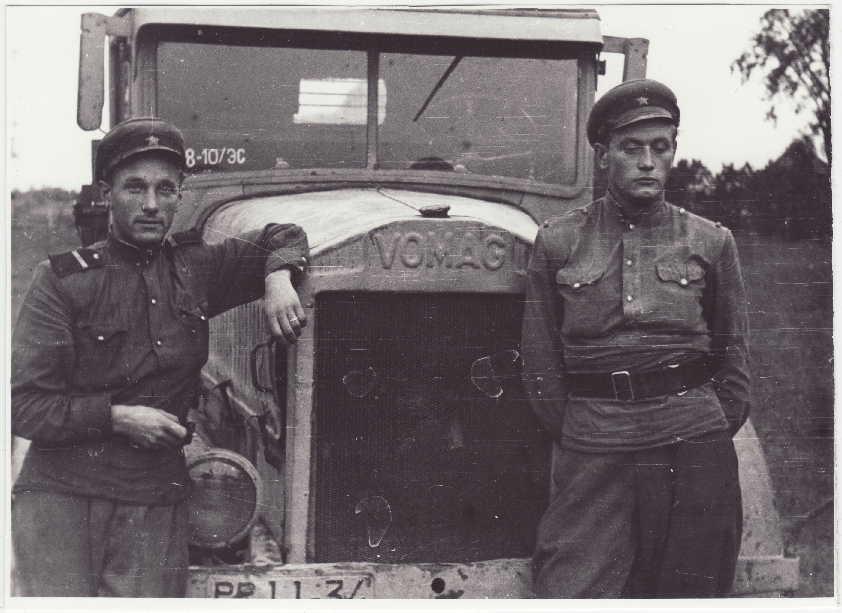 Tuletõrjekool Lihula rajooni Lembitu kolhoosi abistamas: auto, millega kolhoosi sõideti, 1950.a.