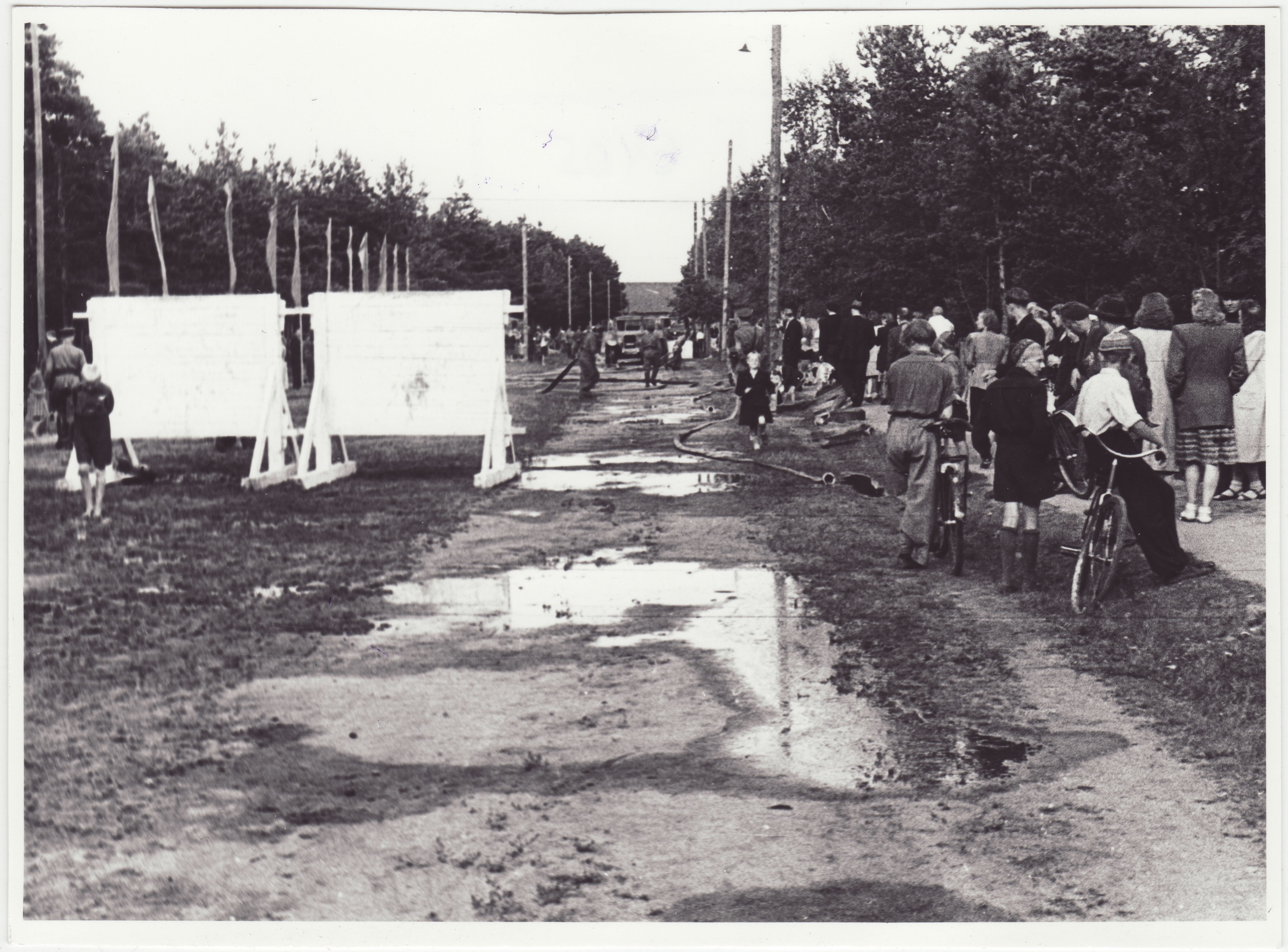 Komandodevahelised tuletõrjevõistlused Tallinnas: võistlusplatsi üldvaade, 1950.a.