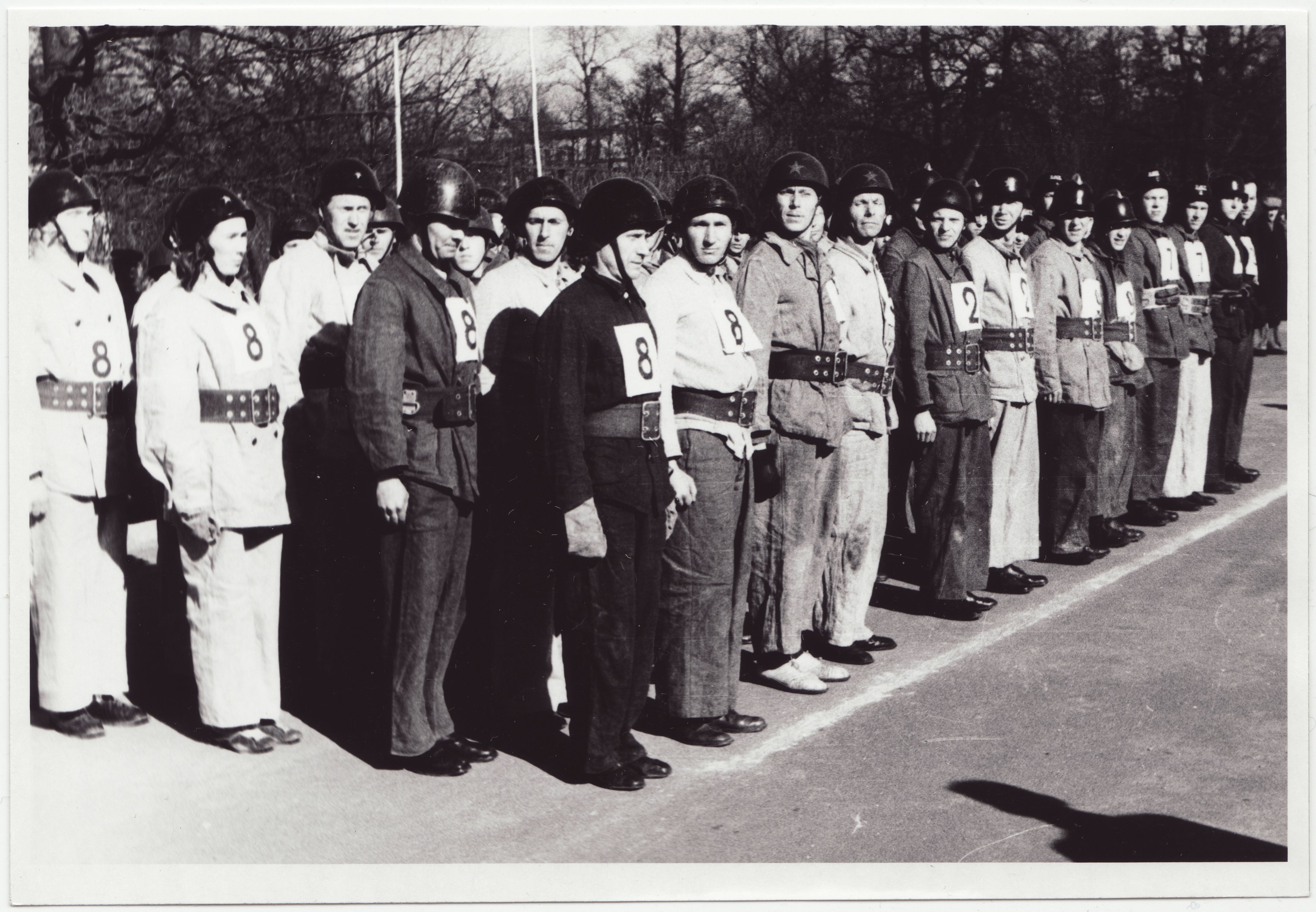 Kevadine tuletõrje teatejooks: võistkondade rivistus, 1951.a.