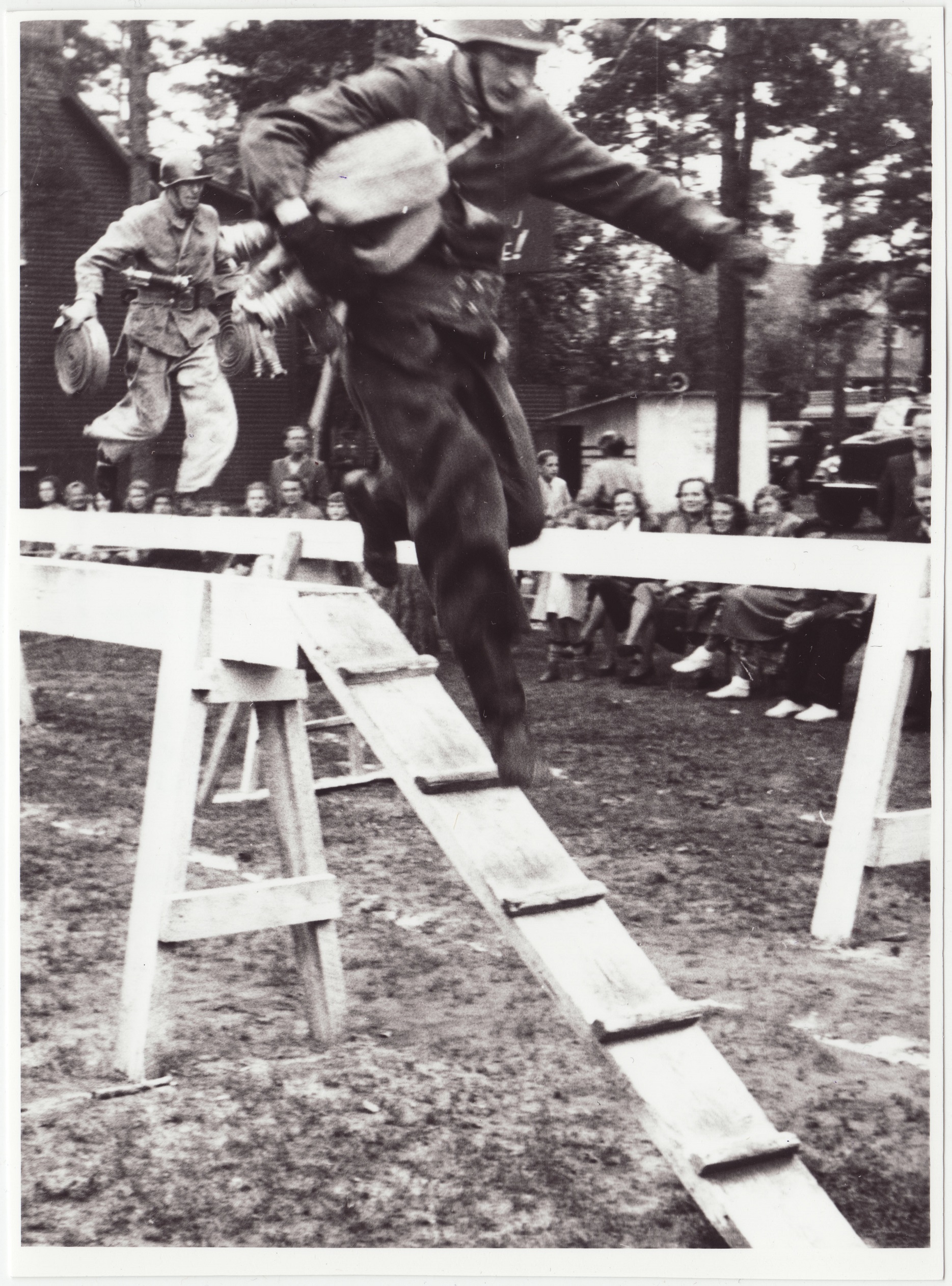 Takistusribal poomi ületamine, 1954.a.
