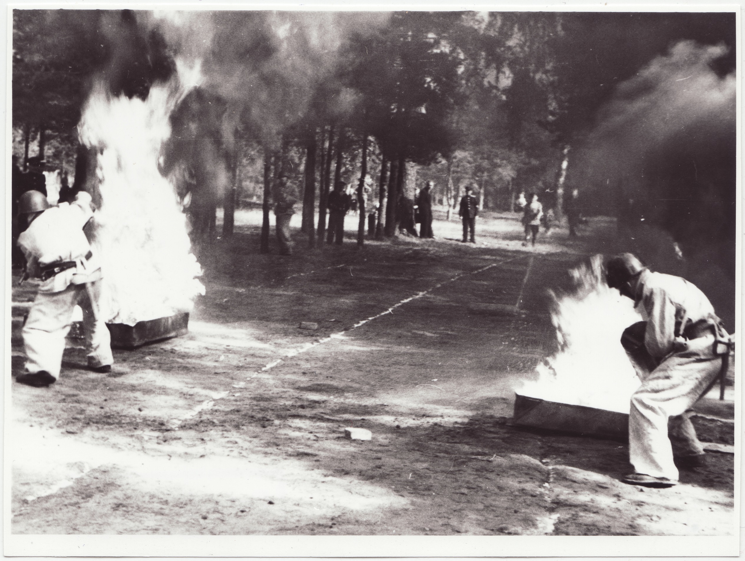 4x100m takistusteatejooks: tule kustutamine, 1954.a.