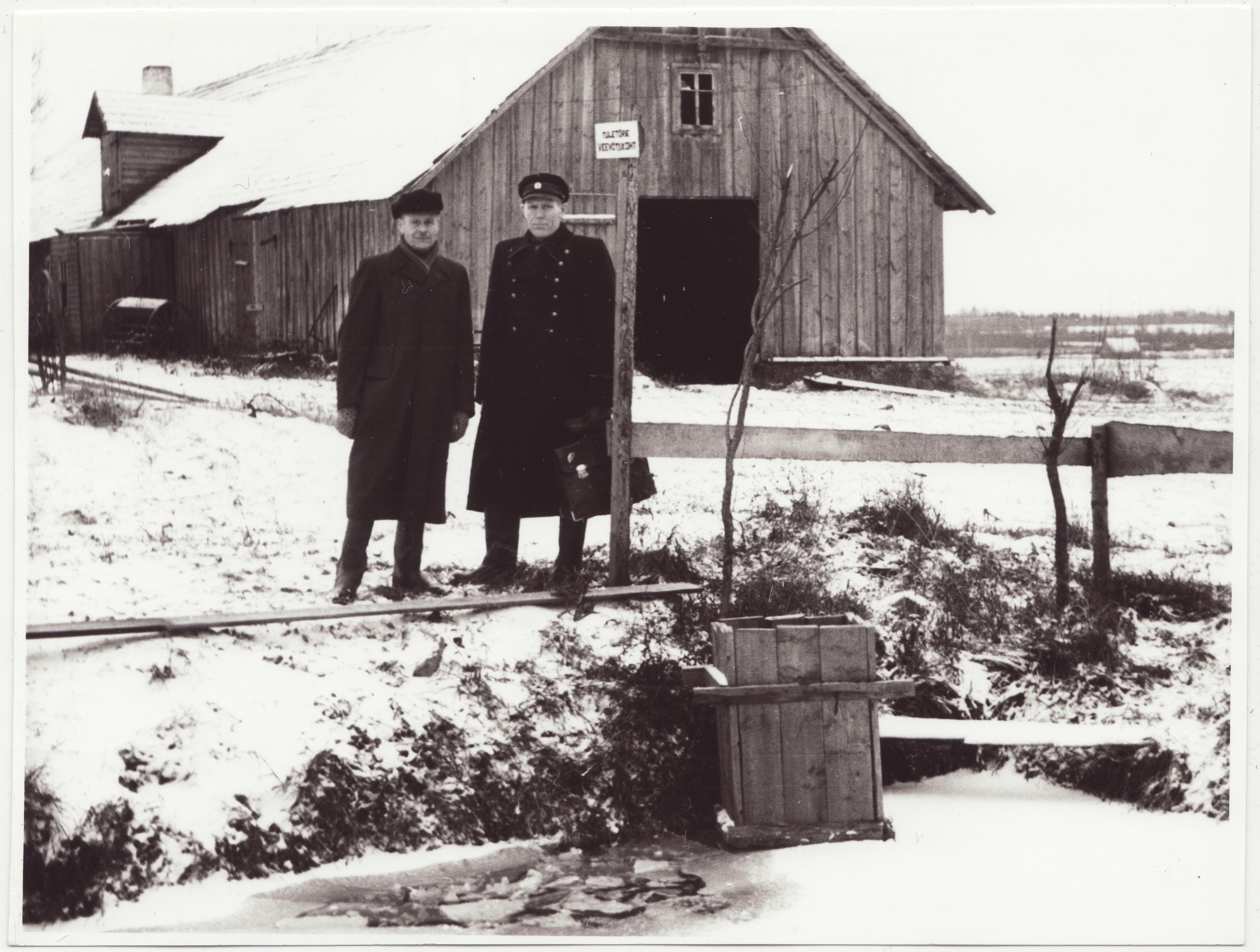 Jõgeva "Ühistöö" kolhoosi VTS kontroll: talveks ettevalmistatud veevõtu koht, 1955.a.