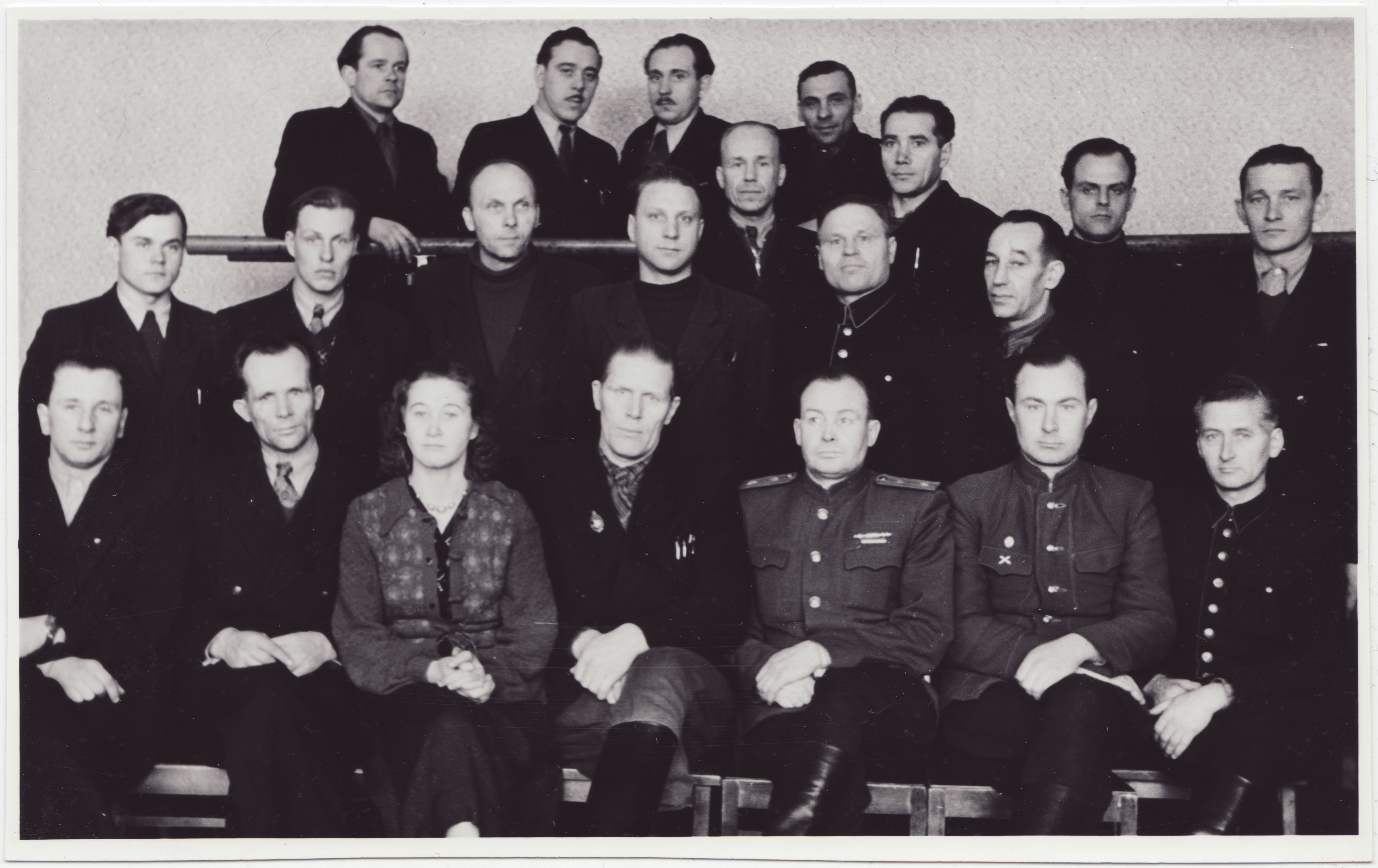 Grupifoto: rajoonide vabatahtlike tuletõrjeinstruktorite kursustest osavõtnuid, 1956.a.