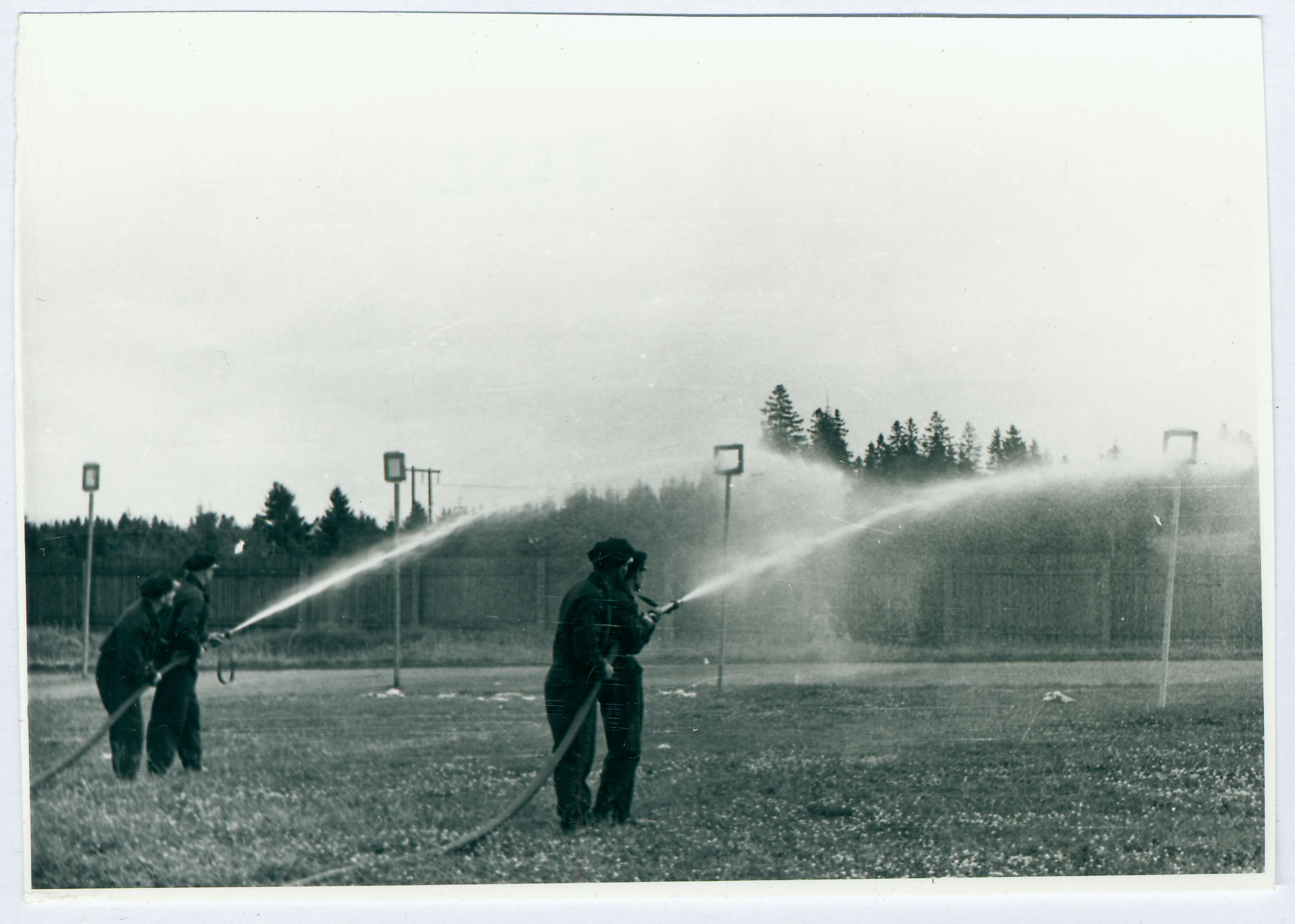 Tapa VTÜ tuletõrjevõistlused. Lahinghargnemine - joajuhid märklaudu jugadega tabamas 1959