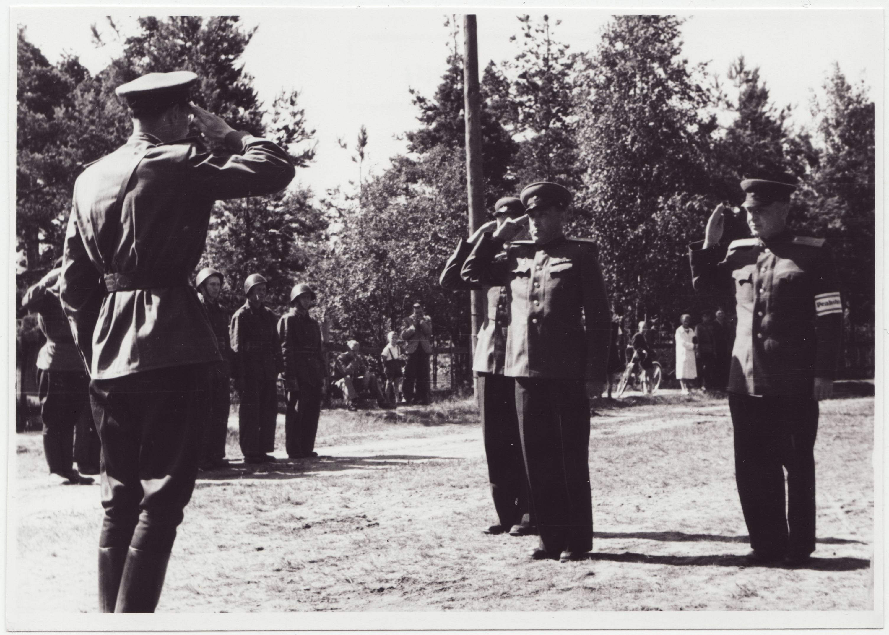 Tuletõrjevõistlused: A. Võrk kannab ette Tuletõrje Valitsuse juhtkonnale valmisolekust võistluseks, 1949.a.