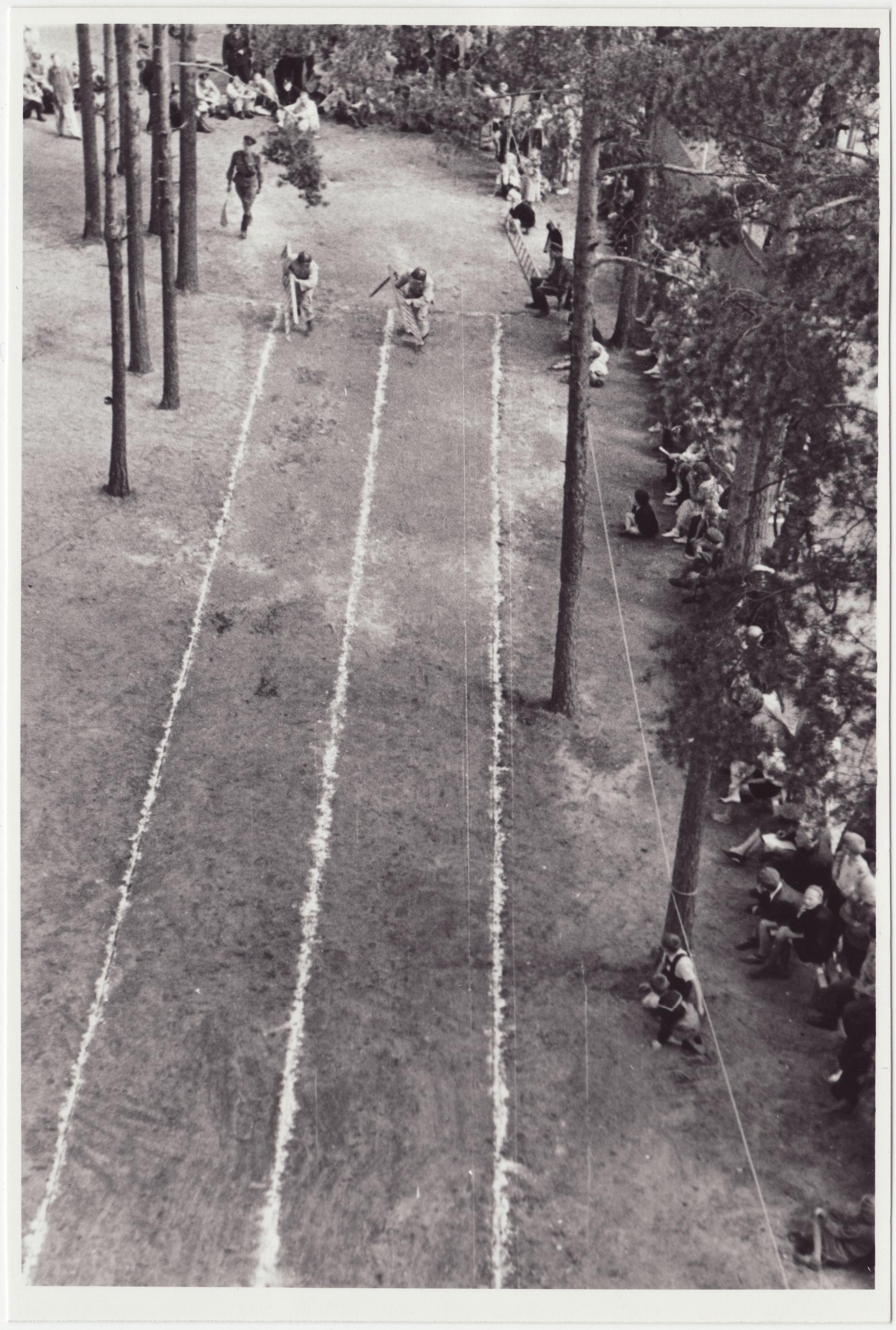 Tuletõrjevõistlused: konksredeliga ronimise start, 1949.a.