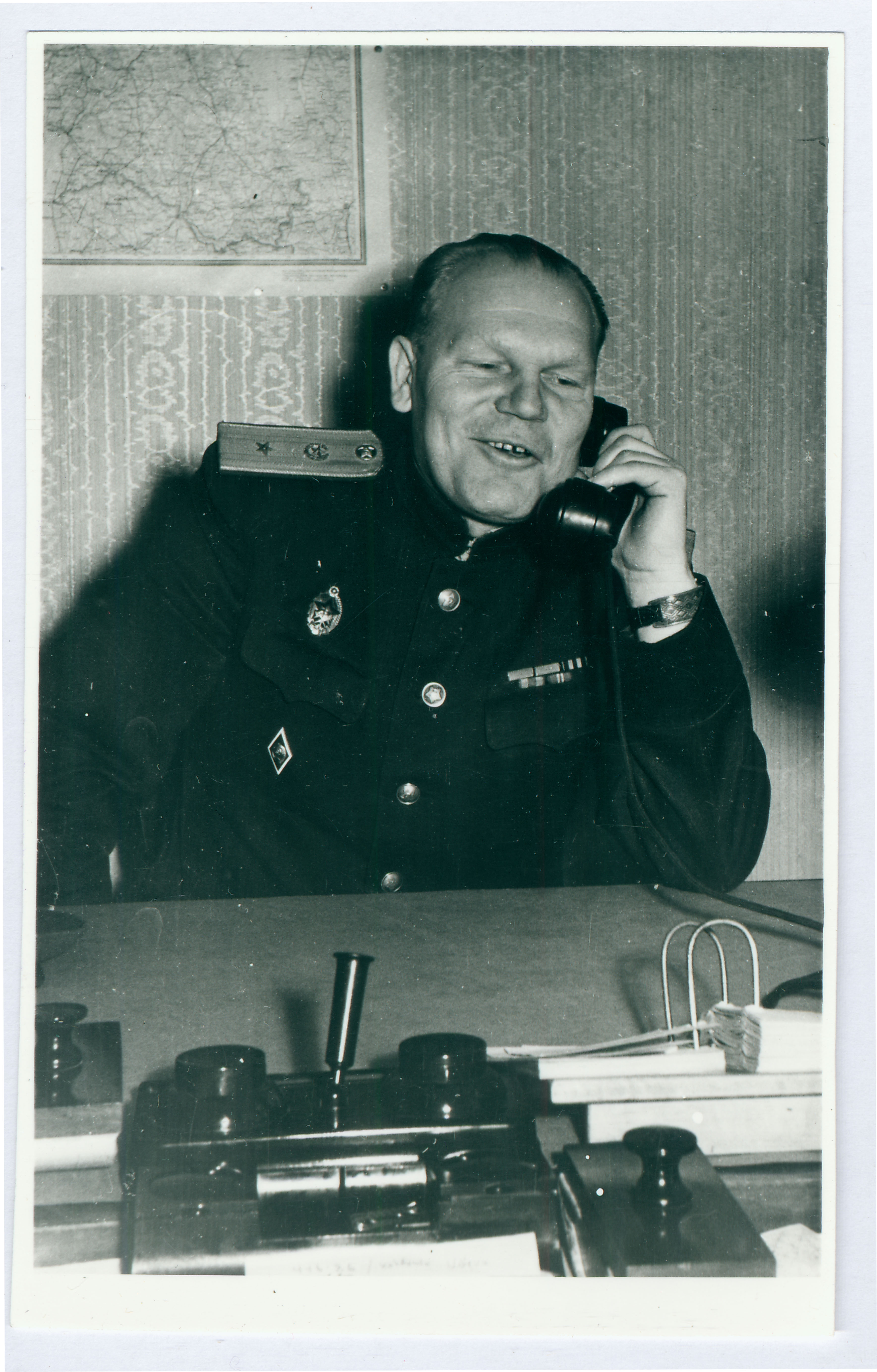 Jaan Vaarmann oma töölaua taga 1959