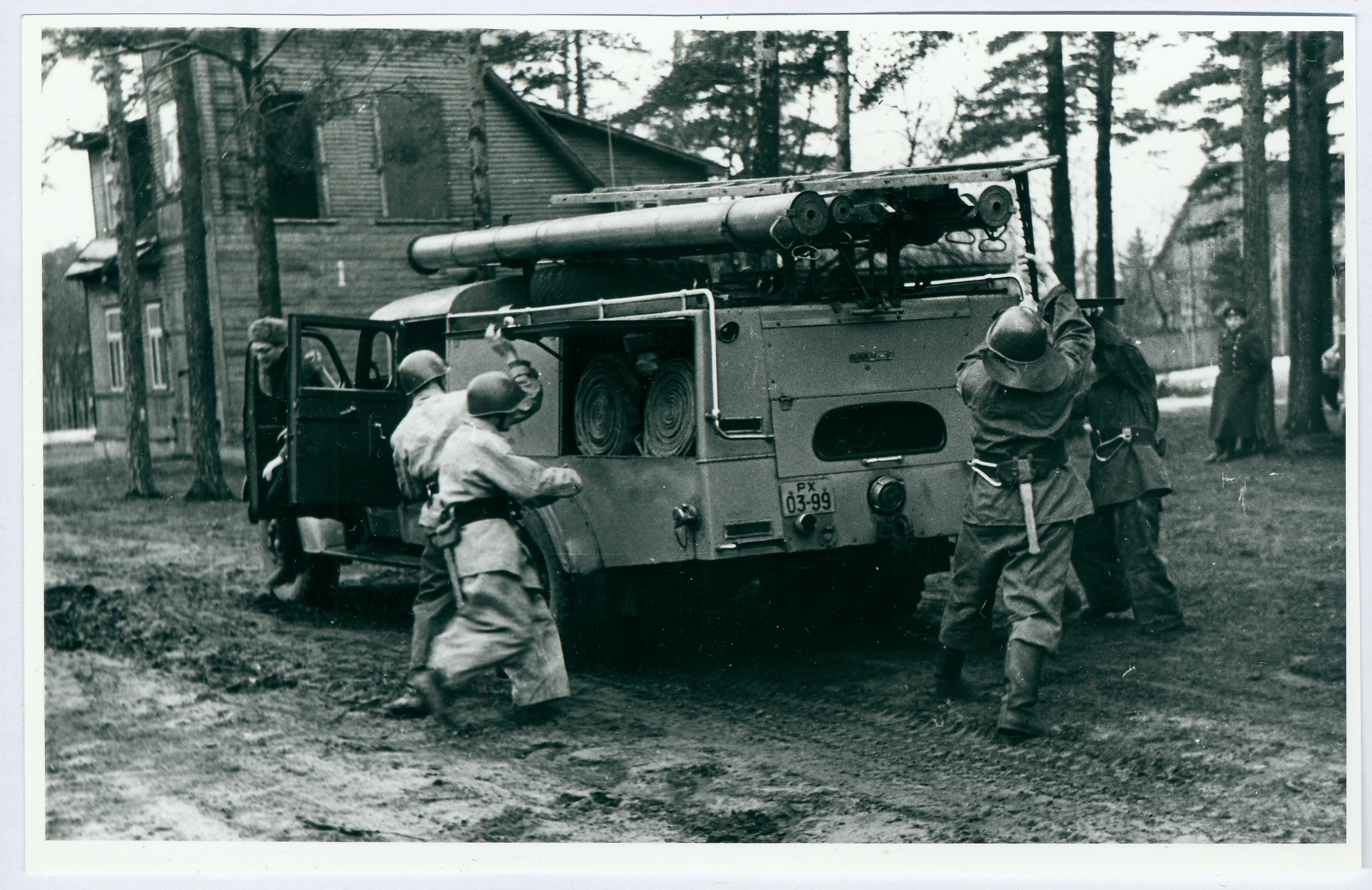Sõjaväestatud tuletõrje õppus ja võistlused. Lahinguhargnemine 1960
