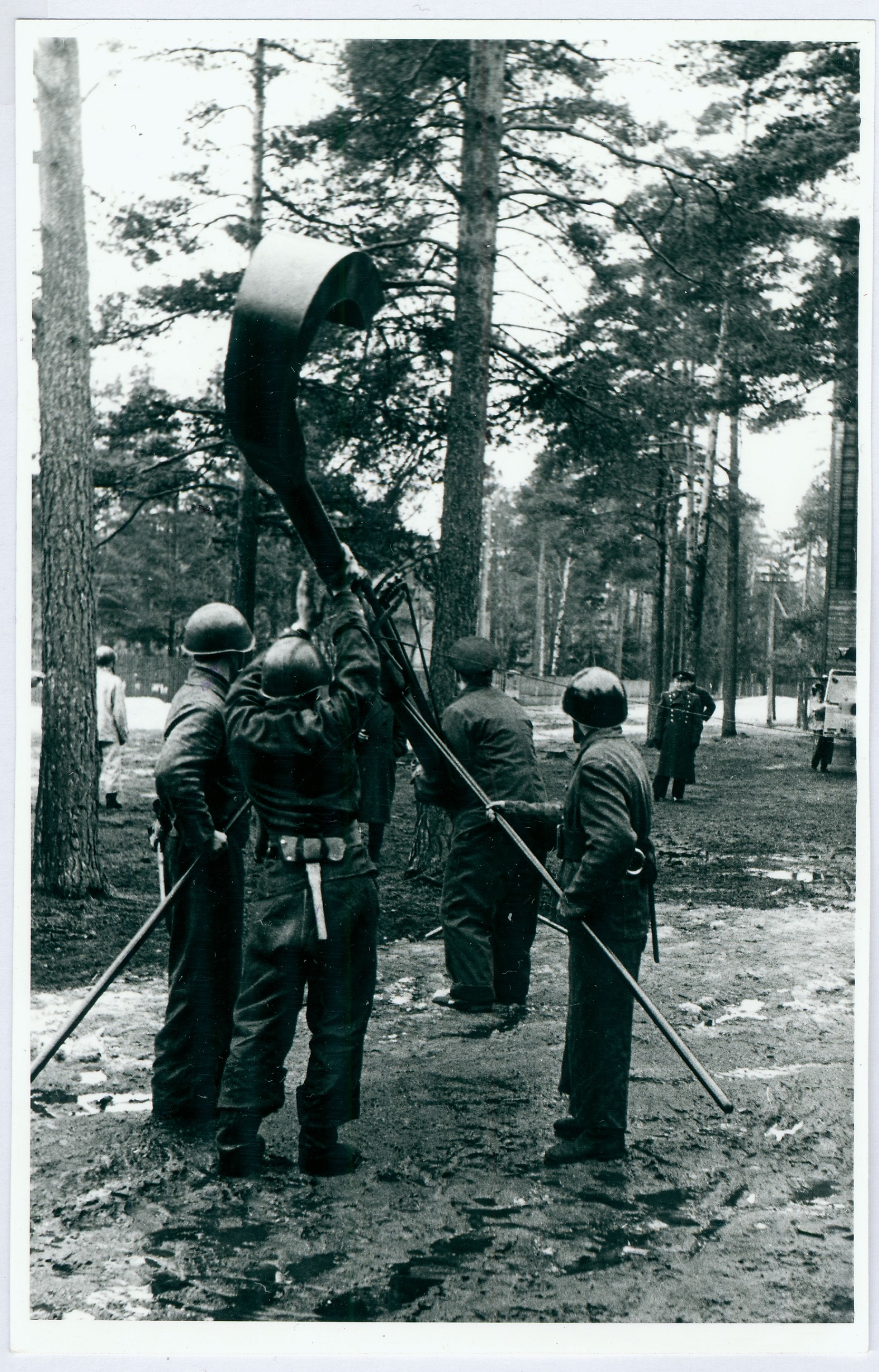 Sõjaväestatud tuletõrje õppus ja võistlused. Vahu masti püstitamine
1960