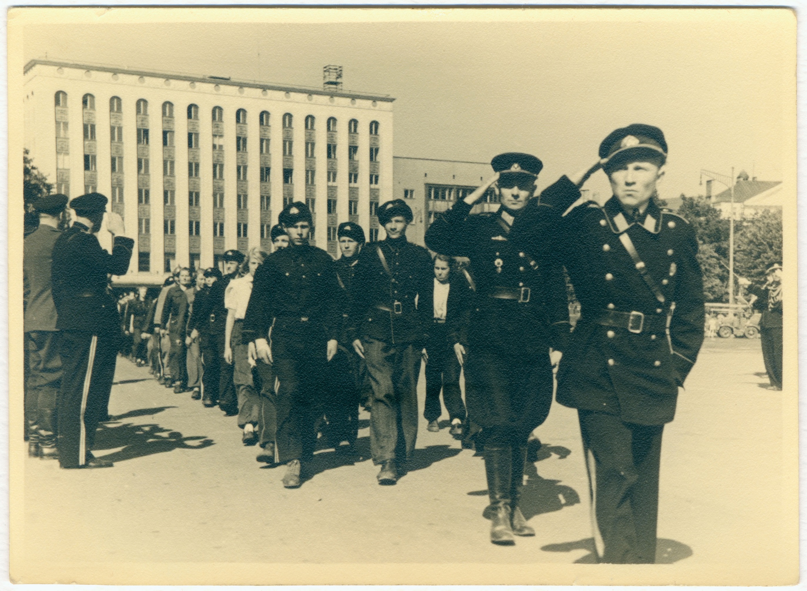 VTÜ Tallinna noortekompanii tuletõrje päeval paraadil Tallinnas, 1949.a.