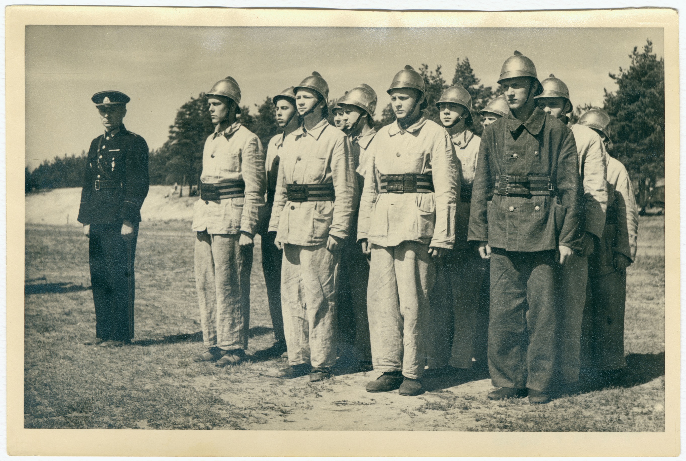 VTÜ Tallinna Brigaadi noortekompanii rivivõistluse rühm Harjumaa õppepäeval Kohilas, 1949.a.