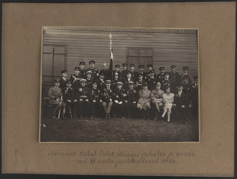 Nõmme VTÜ juhatus ja aukülalised ühingu 15 aastapäeval