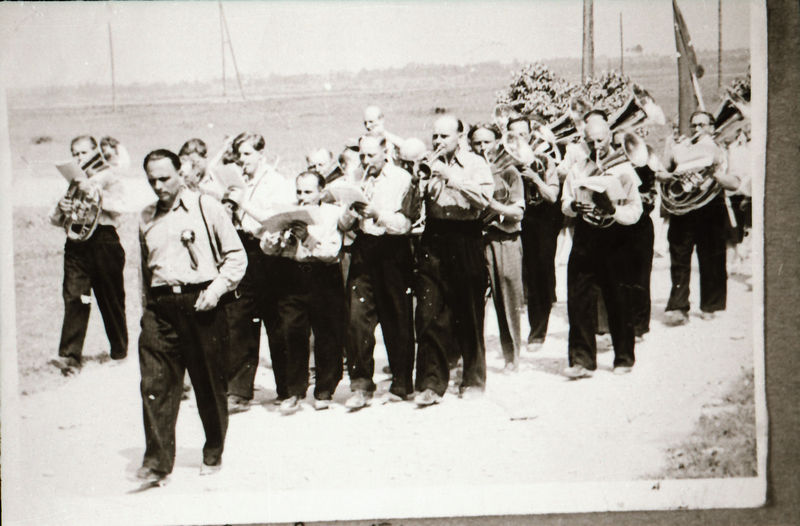 Orkester Keila laulupäeva rongkäigus