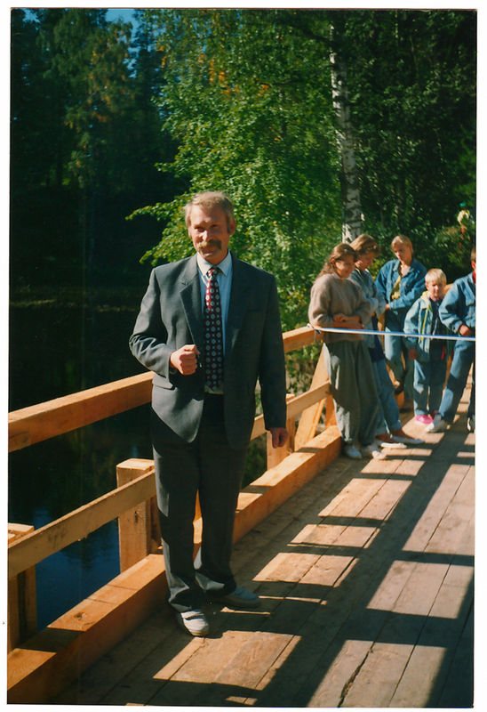 Loksa vallavanem Andres Allmägi avab Nõmmeveski silda