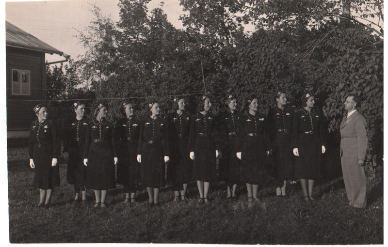 Keila naistuletõrje salk pritsimaja juures