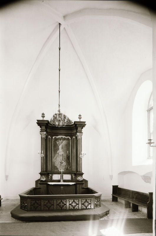 Kose kiriku altar