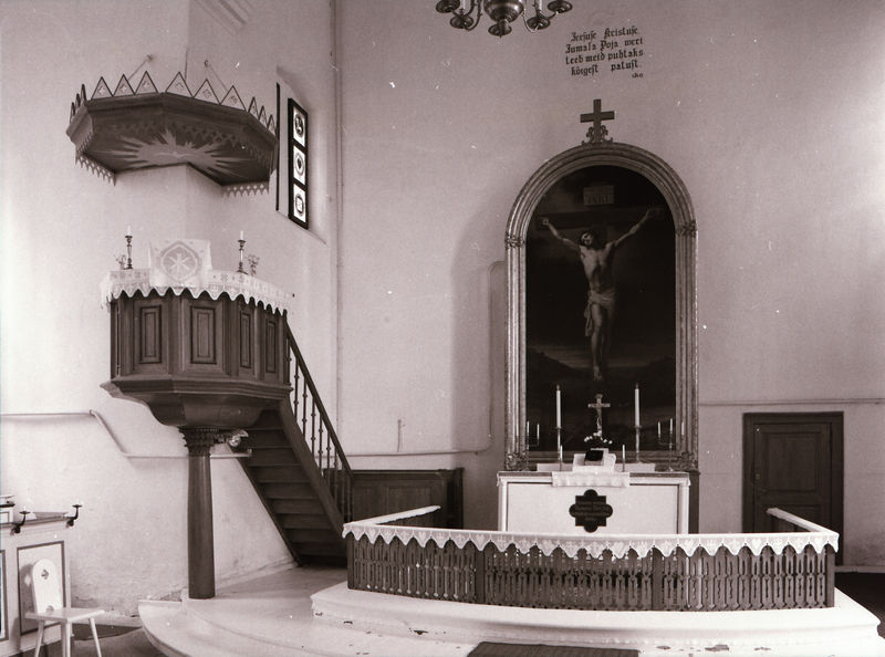 Harju-Jaani kirik altar ja kantsel