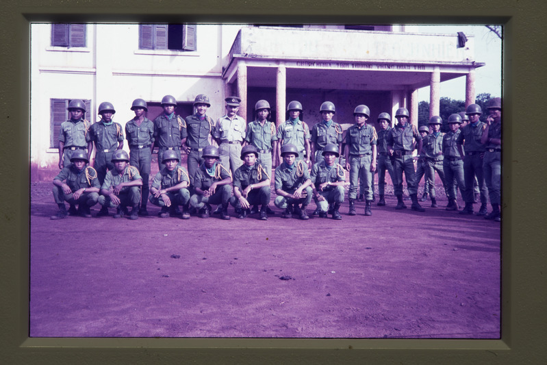 Sõdurite rivistus Binh Bas Vietnamis