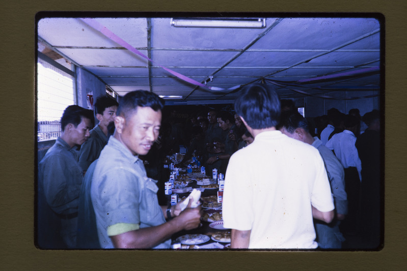 Sõdurite pidulaud Vietnamis Duc Thanhis